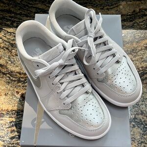 Jordan 1 Low OG "Silver" size men 6/women 7.5